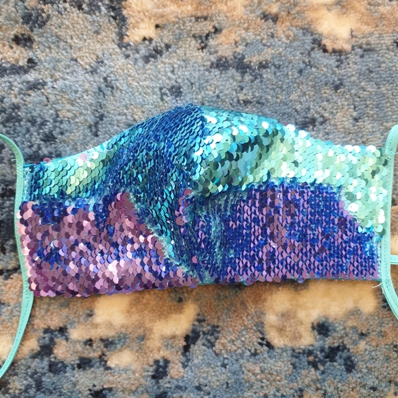 Triple layer color shifting sequin masks - Picture 3 of 6